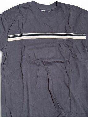 🚨$5 CLEAROUT 🚨 Hollister Men's Charcoal Crewneck Tee with Chest Stripe